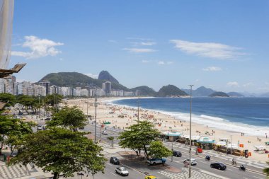Rio de Janeiro, Brezilya 'daki Copacabana plajı - 19 Kasım 2025: Rio de Janeiro' daki Copacabana plajının hava manzarası.