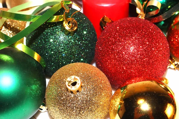 クリスマスと新年 クリスマスキャンドルやクリスマスツリーの装飾 クリスマスの背景 — ストック写真