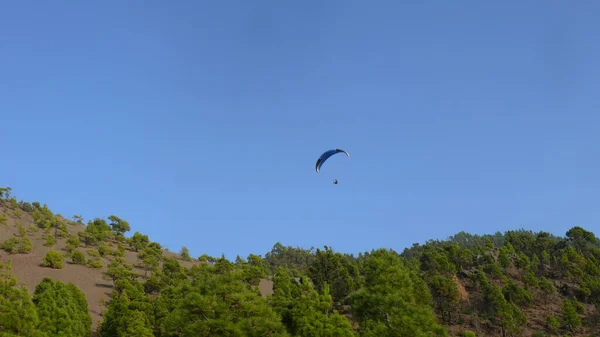 Paragliding Den Bergen Kanarische Inseln Sport Gleitschirmfliegen Den Bergen Kanarische — Stockfoto