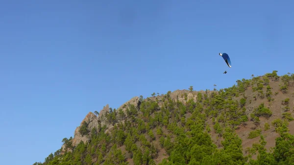 Paragliding Den Bergen Kanarische Inseln Sport Gleitschirmfliegen Den Bergen Kanarische — Stockfoto