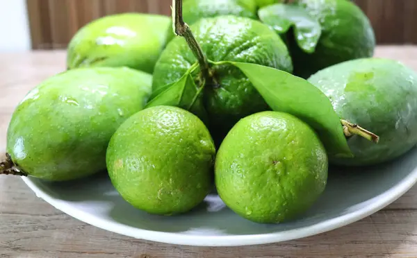 Laranjas Suculentas Verdes Ramo Com Folhas — Fotografia de Stock