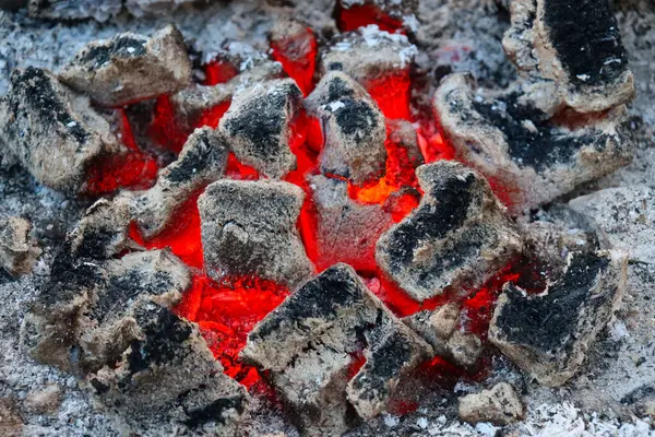 Καίγεται Φωτιά Ζεστά Κάρβουνα Για Μπάρμπεκιου — Φωτογραφία Αρχείου