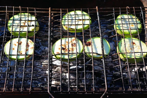 炭火で調理された京野菜 焼きズッキーニ — ストック写真