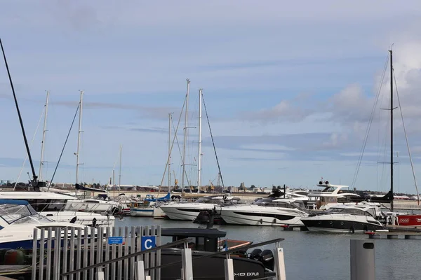 バルト海の港にあるヨットやボート — ストック写真