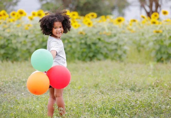 Infância Prazer Emoção Concepto Pequena Menina Cabelo Encaracolado Afro Americano — Fotografia de Stock