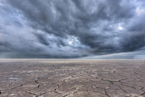 Storm clouds and dry soil — Stock Photo, Image