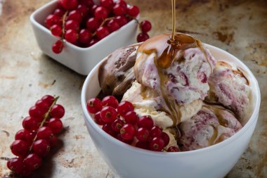 karamel tepesi ile ev yapımı dondurma