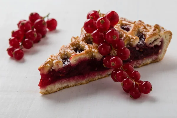 Kirschtorte auf dem Tisch — Stockfoto