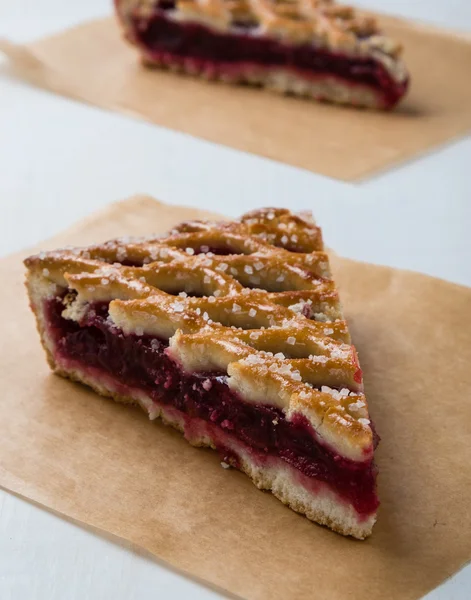Cherry pie on baking paper — 图库照片