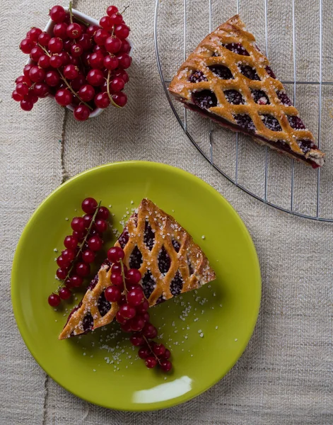 Cherry pie on green plate — Stock Fotó