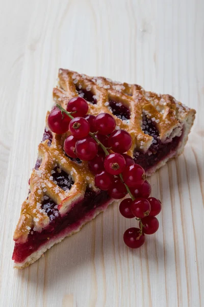 Cherry pie with currant on wooden table — 图库照片