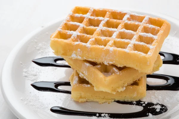 Drei Waffeln auf dem Teller — Stockfoto