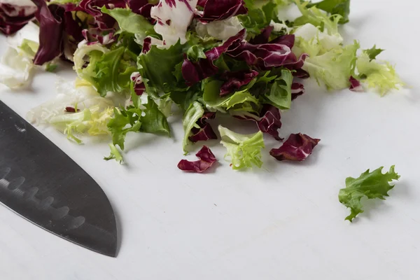 Chopped lettuce with knife — Stock Photo, Image