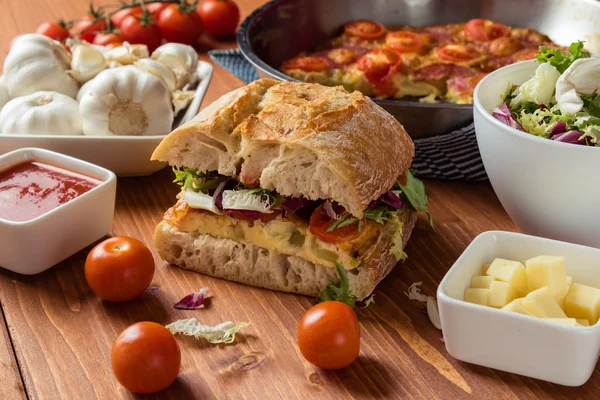 Frittata ciabatta sandviç ile