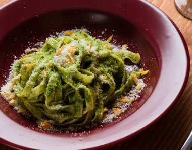 Tagliatelle çanak kırmızı plaka