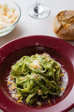 Tagliatelle çanak kırmızı plaka