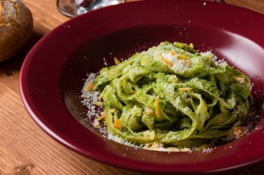 Tagliatelle çanak kırmızı plaka