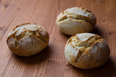 yuvarlak taze ekmek topuz