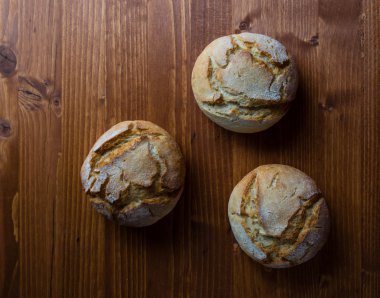 yuvarlak taze ekmek topuz