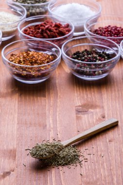 Biberiye yaprağı ahşap tablo