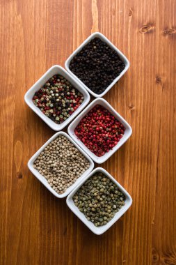 baharat beyaz kare kase