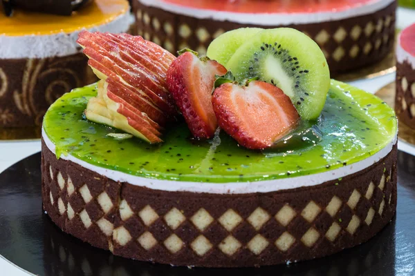 Kiwi y pastel de fresa — Foto de Stock