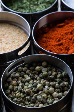 yeşil biber tohumları çelik kase 