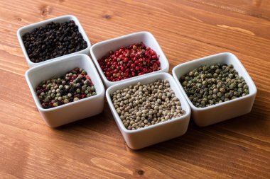 baharat beyaz kare kase