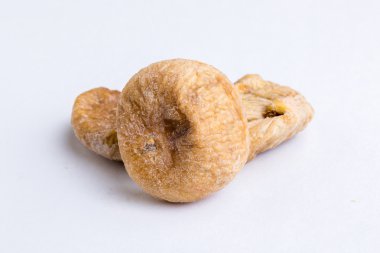 beyaz üzerine kuru incir