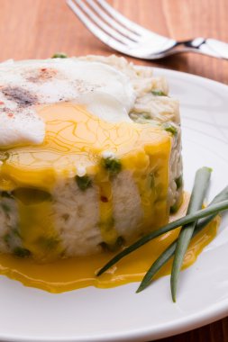 bezelye risotto ile yumurta