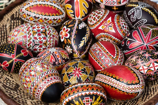 boyalı Paskalya yumurtaları