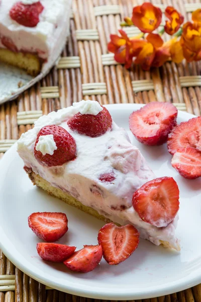 Torta alla crema di fragole — Foto Stock