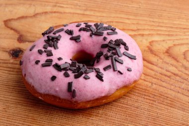 Donut pembe krema ile
