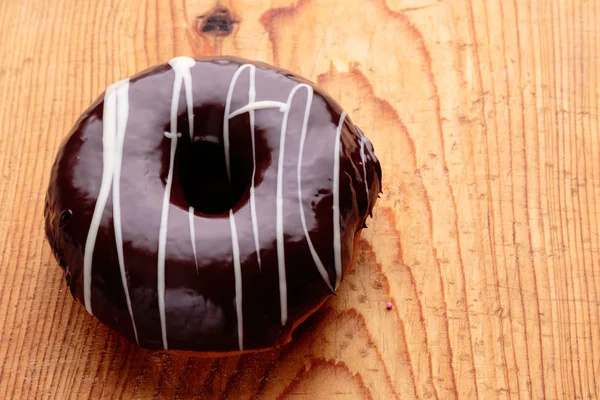 Donut com cobertura de chocolate — Fotografia de Stock