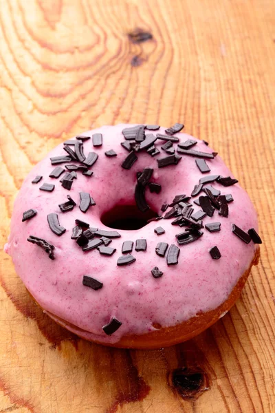 Donut com cobertura rosa — Fotografia de Stock