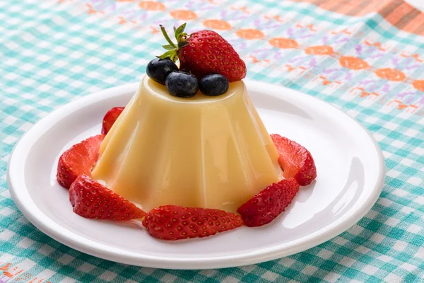 Vanilla pudding with fruits — Stock Photo, Image