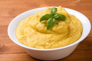 geleneksel ev yapımı polenta