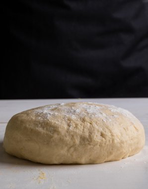 tablo üzerinde hamur