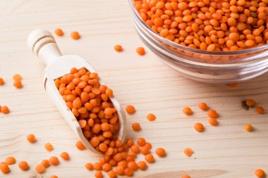 kepçe ile kırmızı mercimek