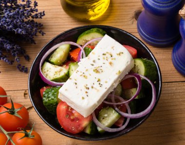 rustik Yunan salatası