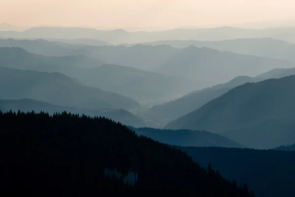Tramonto panoramico di montagna — Foto Stock