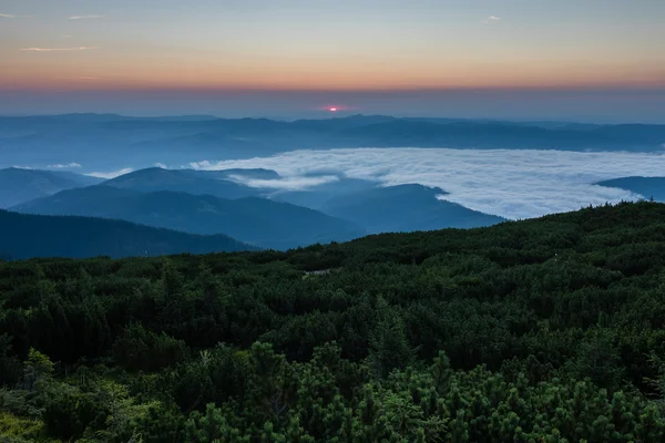 Montanha paisagem matinal — Fotografia de Stock