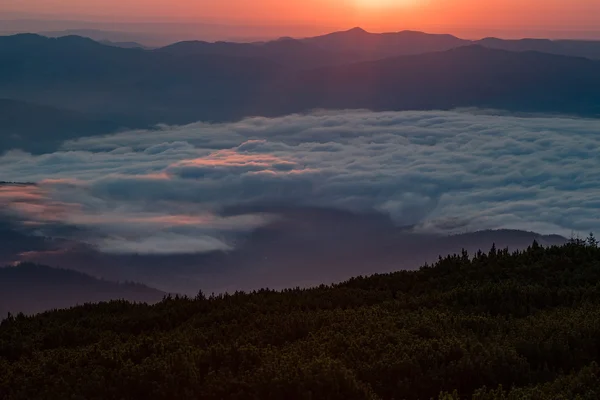 Montanha paisagem matinal — Fotografia de Stock
