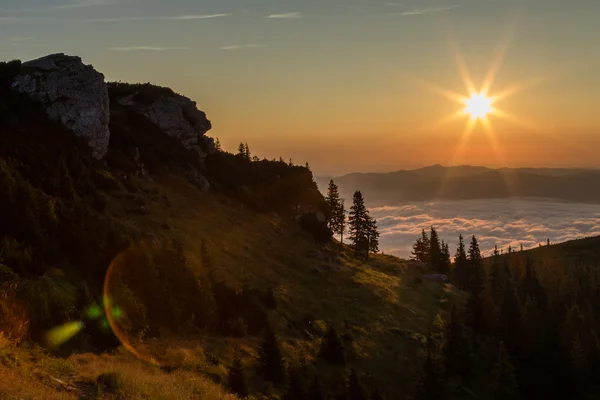 Montagna paesaggio mattutino — Foto Stock