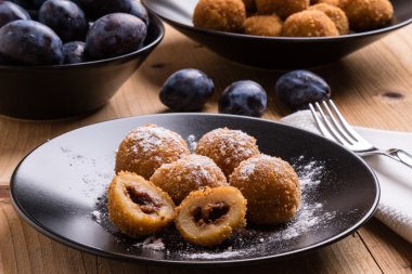 Erik köfte siyah plaka üzerinde