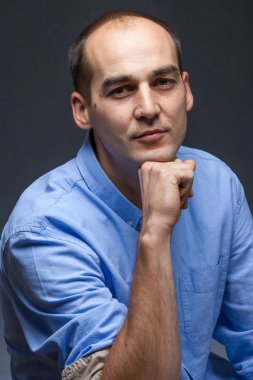 Kendine güvenen erkek portre