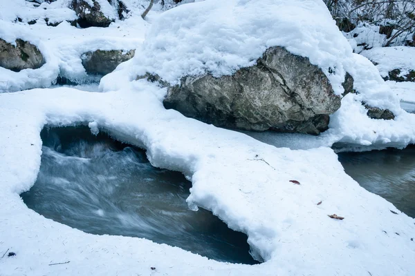 Riacho de inverno — Fotografia de Stock