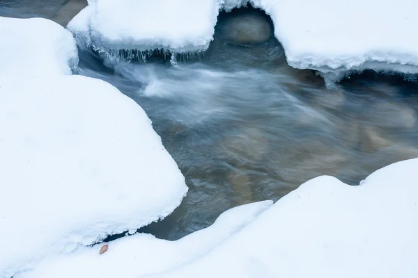 Riacho de inverno — Fotografia de Stock