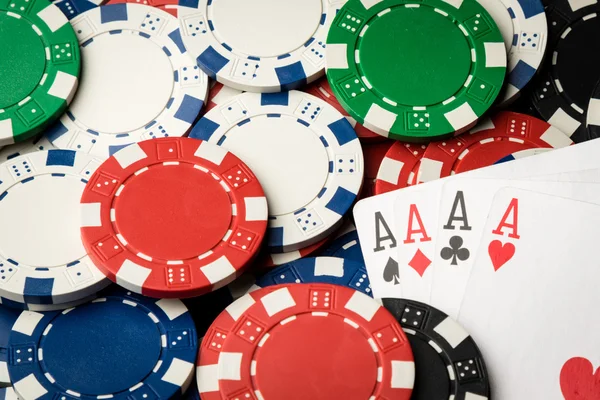 Four of a kind poker hand Aces and chips — Stock Photo, Image