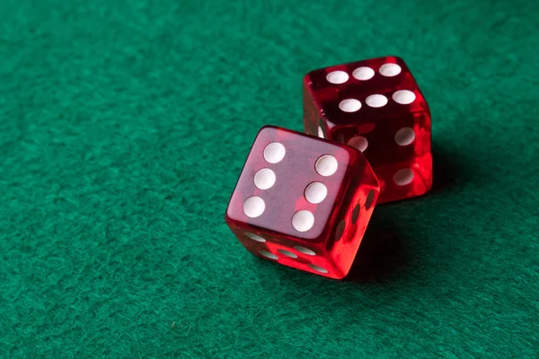 Czerwony kasyno kostki — Zdjęcie stockowe